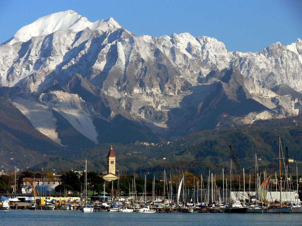 Between Pisa&5 Terre Marina Di Carrara Exterior foto